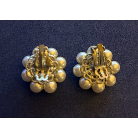 Vintage Clip-on Faux Pearl Cluster Earrings - Picture 2 of 2